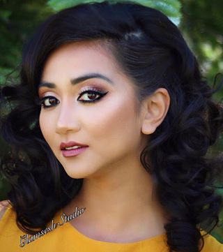 Soft glow?Sometimes less is more✨Throw back yesterday when I glammed up my gorgeous client @dananaline on her special event. #tbtHair& makeup by moi?? @glamsesh_studio!!stay tuned for more pictures with makeup details @anastasiabeverlyhills @sigmabeauty @bombayhair  @makeupforeverofficial  @carlibel @nyxcosmetics she was so happy to wear lashes from @ravbagrymakeupstudio I used Fluttery lashes✨#beforeandafter#transformation#makeup#mua#yycmakeupartist#undiscovered_muas#photooftheday#fashion#wakeupandmakeup#motd#nofilter#instalike#instagood#follow4follow#instacool#followme#indianmakeup#artist#certified#yycphotography#dressyourface#hairdo#hairartists#makeupbyme#inssta_makeup#indianweddingl#canonphotography#calgary#beauty____________ for all bookings/inquiries please email or DM me @glamsesh_studio