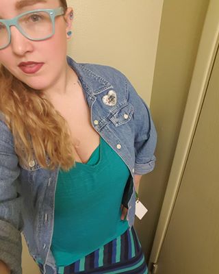 #socialworkmom #socialworkwardrobe #girlswithglasses #zennioptical #turquoiseeverything #atomiclucite #lucitejewelry @atomiclucite #girlpower #naturalhaircolor #naturalwaves #naturalbrows #denim #ootd #selfie #limecrime #limecrimemakeup