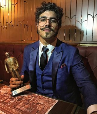 Prêmio Nelson Rodrigues ??Sou grato por todos as almas que passaram pela minha vida, e que de alguma forma fizeram parte dessa conquista. Agradeço em especial a :Ana Kfouri Andreia Cavalcante Leila Mendes Maria CasadevallMario Marcio Bandarra Paola PollRicardo Waddington Por simplesmente mostrar me, a maneira de amar uma profissão ! ??❤️#acting #actor #soupopera #oie