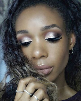 Happy Saturday! Thought I would share my @sleekmakeup#myfacemyrules event look Products used;Sleekmakeup i-divine "Oh so special" topped with a pair of @nouveaulashesuk Shu Uemura stick foundation "524" High Definition Brow Define "03 vamp" Mina (3ina) the highlighter "201"Makeup Revolution Retro Luxe lip kit "Noble" EX1 blush "love story"