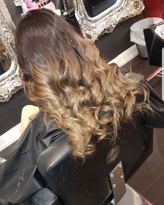 ?✂?Amazing hair colours created in our salon.. For booking and enquiries call Arisasmakeovers on ( 07891120164) or call salon on( 0161 2848841) ?✂?#colourblend #olaplex#wella #highlighter #painting #colour#highlights #ash #salon #fashion #bleach #lighten #glitter  #blockcolour#dye#hudabeauty #elegant #ashblonde #wash#toner #balayage #healthy #shiny #ombrehair #haircolor #silky #oldham #faryalmakhdoom #straighthair #hairdressers