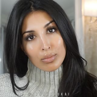 The ULTIMATE No Make up Make up with NO Brushes Skin Prep -?? @farsalicare UNICORN ESSENCE to give my skin a natural healthy glow. This is an illuminating antioxidant serum (not oil) that juices my skin, while acting as a make up primer tooUndereyes and Lids -? @urbandecaycosmetics Anti-Aging primer potion - I like to use this on my undereye and eye lid because it helps to even out the skintone, prevents oil and creasing. If you want a little more coverage, use a powder foundation on top as your “concealer"Foundation -?? @yslbeauty Touche Eclat #4.5 to spot cover any dark spots, or pimples. Pat into your skin with your fingers. Highlight -✨a cream highlight is much more natural than a powder, but if you have very oily skin use a powder. I used @kevynaucoinThe Creamy Glow duo #4 Sculpting/Candlelight Blush -? @pixibeauty Multi-balm - Baby PetalPat on with two fingers to get a natural flush Mascara -@maybelline big shot #reallashes #mnyitlookLips -? I did my black pepper lip mask before I filmed this video to make my lips more plump and moisturized (check my previous video) To line and fill them in I am using #milani lipliner in the colour ALL NATURAL. best. lipliner. ever. Ps. For those saying ew oily .. that's just the studio lights reflecting all the "ew" comments away with positivity beams *pew pew pew* ? really tho, it's just the lighting. Like this video if you enjoyed it fam!! ❤❤❤❤ Disclaimer: live your life. Full glam. Light makeup or no makeup, wear whatever makes YOU happy! beauty shines from the inside out ❤