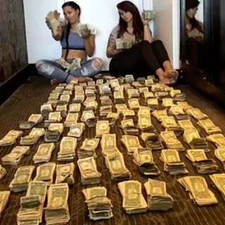 @hollywoodharmony & @_i.ammegandenise #girlcollection