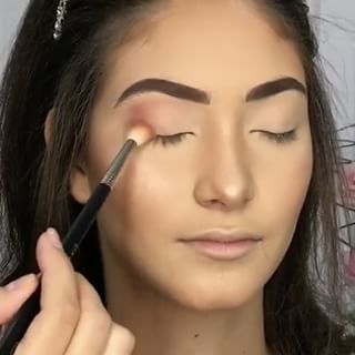 ???Por @dannyagostini @dannyagostini Que arrasou no tuto dessa noite ??? ????Marque as amigas nos comentários ???#maquiagembrasill #brunatavaresppf #pausaparafeminices #elegance #vegas_nay @hudabeauty @hairmakeupdiary @vegas_nay @brutavaresppf @pausaparafeminices  #bride  #glitter #lip #girl #limecrime #noiva #makemodel #maquiagem  #maquiagembrasill  #hair #coque #noivasdobrasil #pele #cutcrease #bocarosa #pelenegra #maquiagempelenegra