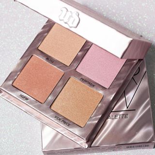 Create a glowy, strobed effect that lasts all day (even if you feel like crashing at your desk at 3pm). Available now at @ultabeauty. ✨#UrbanDecay