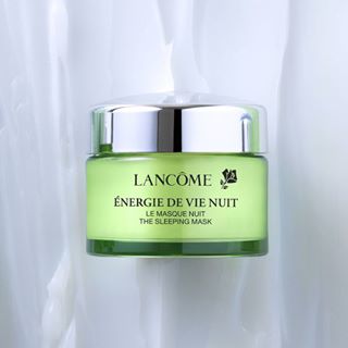 All the benefits of a nap in a pot! ? Your #EnergieDeVie night mask keeps you looking well-rested anywhere you go! #Lancome #Skincare #MadeOfEnergy​