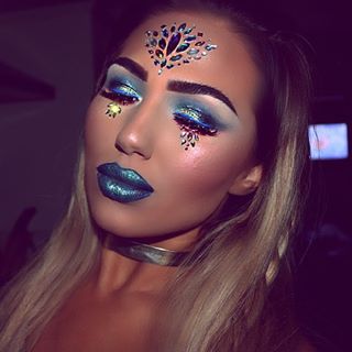 Product breakdown - @urbandecaycosmetics spectrum & moondust palette @anastasiabeverlyhills aurora palette @tartecosmetics shape tape concealer @illamasqua brow cake, setting powder, foundation @narsissist orgasm @contourcosmetics cream contour @iconic.london shine drops @rodialskincare bronzing powder and copacabana @sigmabeauty liner @nyxcosmetics_uk liner @eldorafalseeyelashes m104 @thegypsyshrine @maccosmetics designer blue @nipandfab contour palette @katvondbeauty @benefitcosmeticsuk#makeup#makeupbyme#highlight#glow#makeupoftheday#makeupblogger #makeuplook #makeupdolls #makegirlz #blogger#bblogger#beauty#makeupartist #makeupartistworldwide #makeupaddict #makeupobsessed #makeuplove #makeuplover#anastasiabeverlyhills #fashionista #style#instamakeup #glam#makeupinspo #makeupmurah #makeupmafia#iconicbae#festival#festivalmakeup#glitter