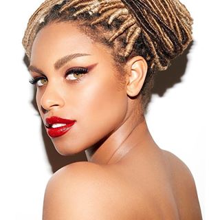 HOT damn! ? @beautyisboring_ put  the whole Naked Heat collection to work. #NakedHeat #UrbanDecay