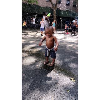 Liam in the Blue & Lloyd in Tan••• #sun #sunshine #funinthesun #sprinklers #water #park #playinginthepark #playtime #newyork #newyorkcity #melanin #melaninkids #princes #thehayestwins #newinstagram #followme #followus #afro #babyboys #cutekids #love #life #happiness #blackbabies #myboys
