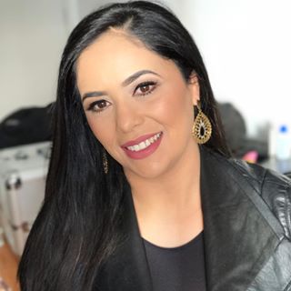 Linda Eliana com olhos em tons neutros para prova de toga. Batom Colan Marsala da @dailuscolor #julianafredesmakeup #portoalegre #formanda #formatura #maquiadoragaucha #makeupaddict #maquiagemportoalegre #loucaspormaquiagem #casamento #wedding #instabIoggersbrasil #mua #undiscovered_muas #follow4follow #like4like #dailuscosmeticos #vultcosmetica #bride #noiva #picoftheday #makeupartist #ilovemakeup #makeupaddict