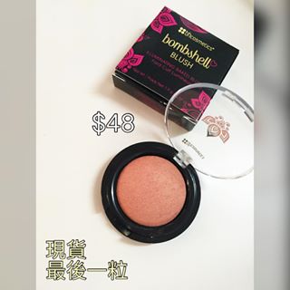 ?bombshell blush 胭脂 $48店主覺得抵用又大推的胭脂，乾濕兩用，濕用效果超好.有興趣快啲搵店主Whatsapp 69323835.美女與野獸Cogworth 指甲油.#hkig #hkgirl #bhcosmeticshk #lorealbeautyandthebeast #dioraddict #tintinbalm #disneynerd #beautyandthebeast #highlighter #benefitcosmetics #yslhk #化妝掃 #hkfood #夢幻#unicorn #unicorns #dior代購 #dioraddict #charlottetilbury #外國代購 #英國代購 #美國代購 #dioraddictlacquerstick #lacqueraddict #眼影 #carlibybelpalette #胭脂