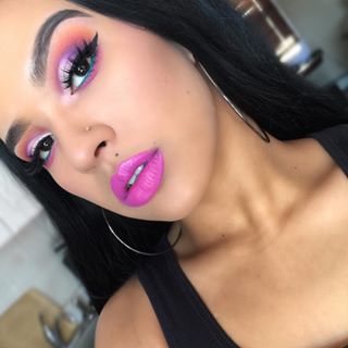 Been feeling so uninspired lately, but today I decided it was time to try a new look. @morphebrushes 35b palette @urbandecaycosmetics electric palette, naked 3 palette, bittersweet lipstick @rimmellondonus scandal eyes turquoise pencil@kokolashes amore lashes @toofaced bronzer@katvondbeauty shade and light contour palette