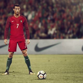 Focused and ready to let loose ??⚽#playfree #mercurial