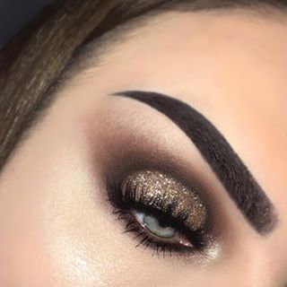 #AnastasiaBrows @glamourbyamy Using #Dipbrow in Ebony